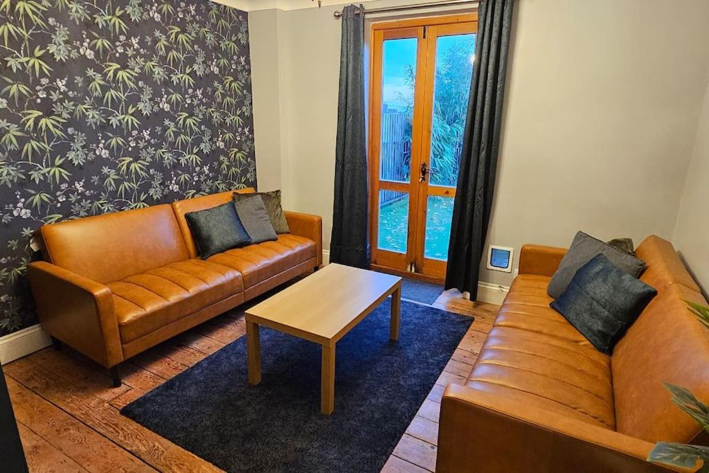 فيلا The Hive 4 Bed House Pool Table Air-Con ميدستون المظهر الخارجي الصورة