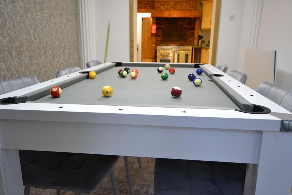 فيلا The Hive 4 Bed House Pool Table Air-Con ميدستون المظهر الخارجي الصورة